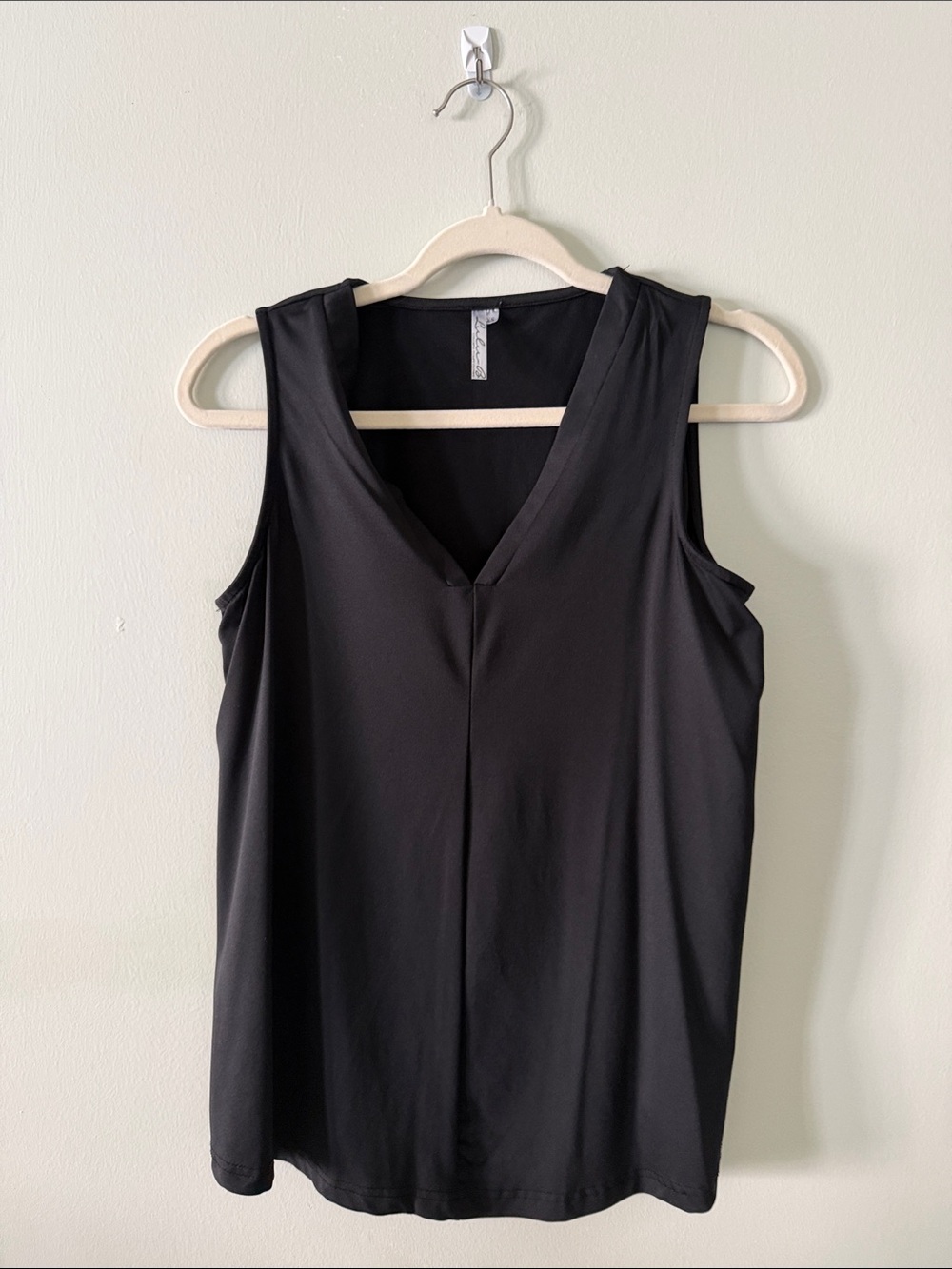 Lulu-B Black V-Neck Sleeveless Tank